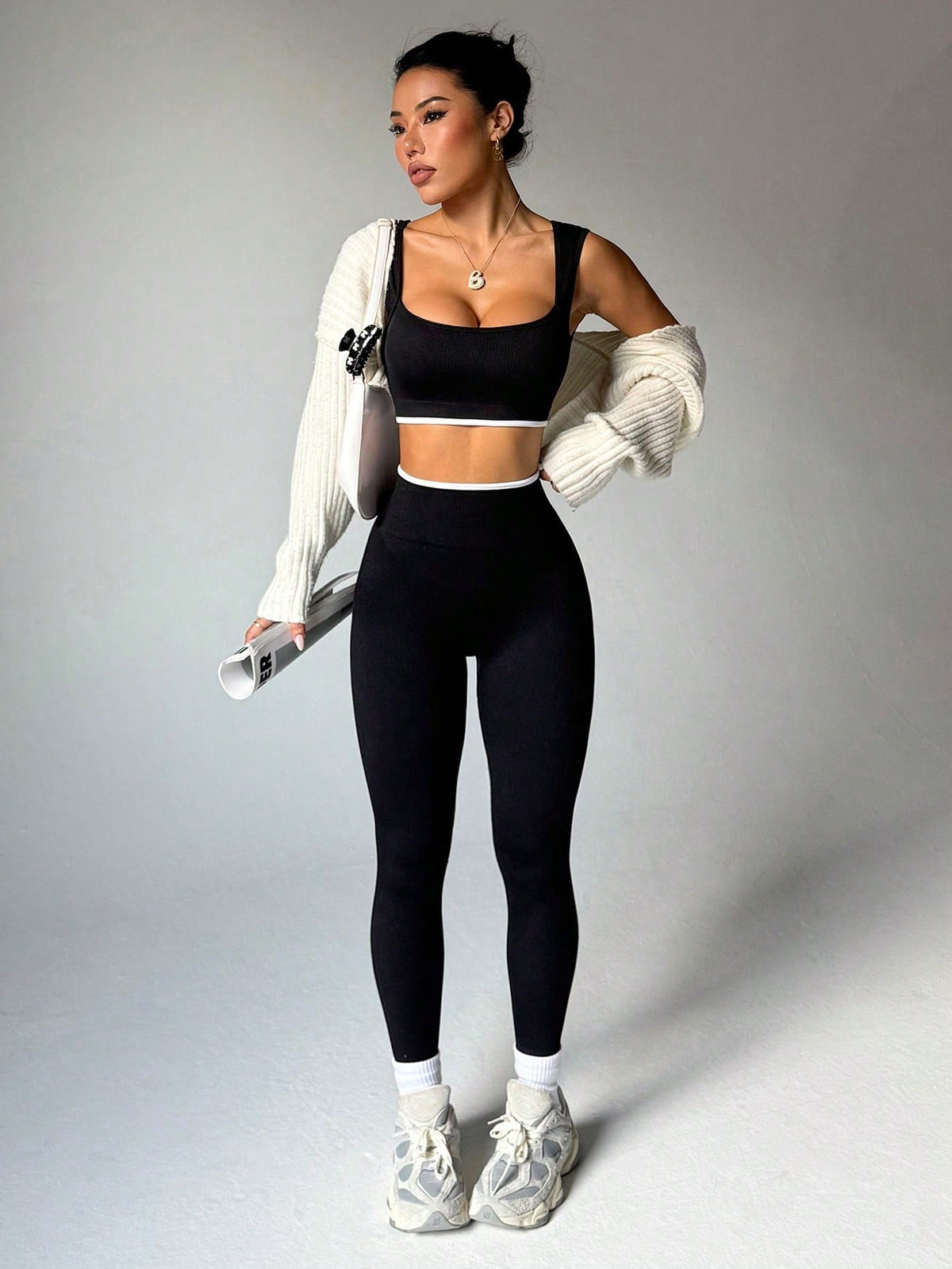 Dewbera Dewbera Conjunto Esportivo Feminino com Regata Cropped Listrada em Blocos de Cor e Legging