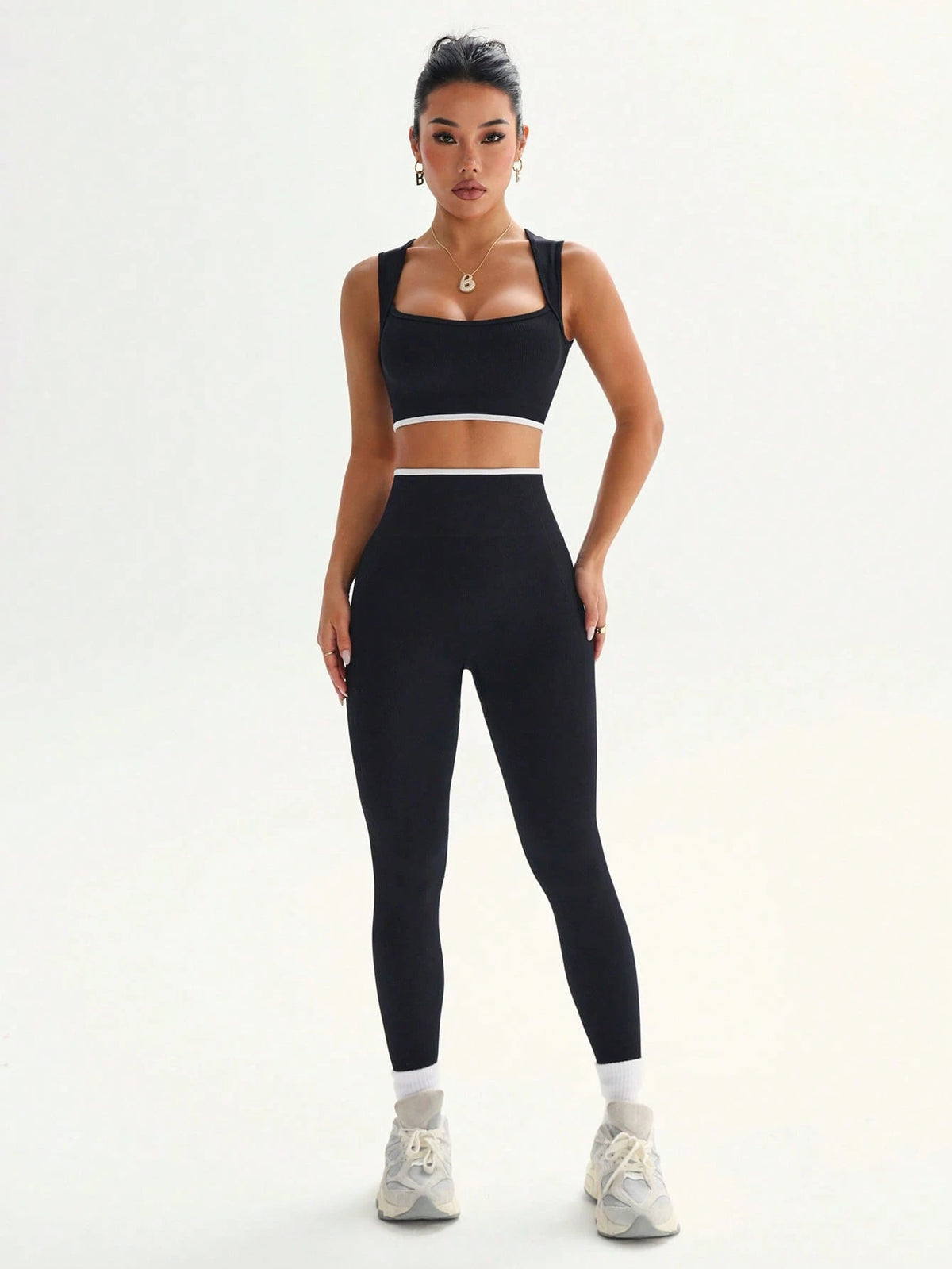 Dewbera Dewbera Conjunto Esportivo Feminino com Regata Cropped Listrada em Blocos de Cor e Legging