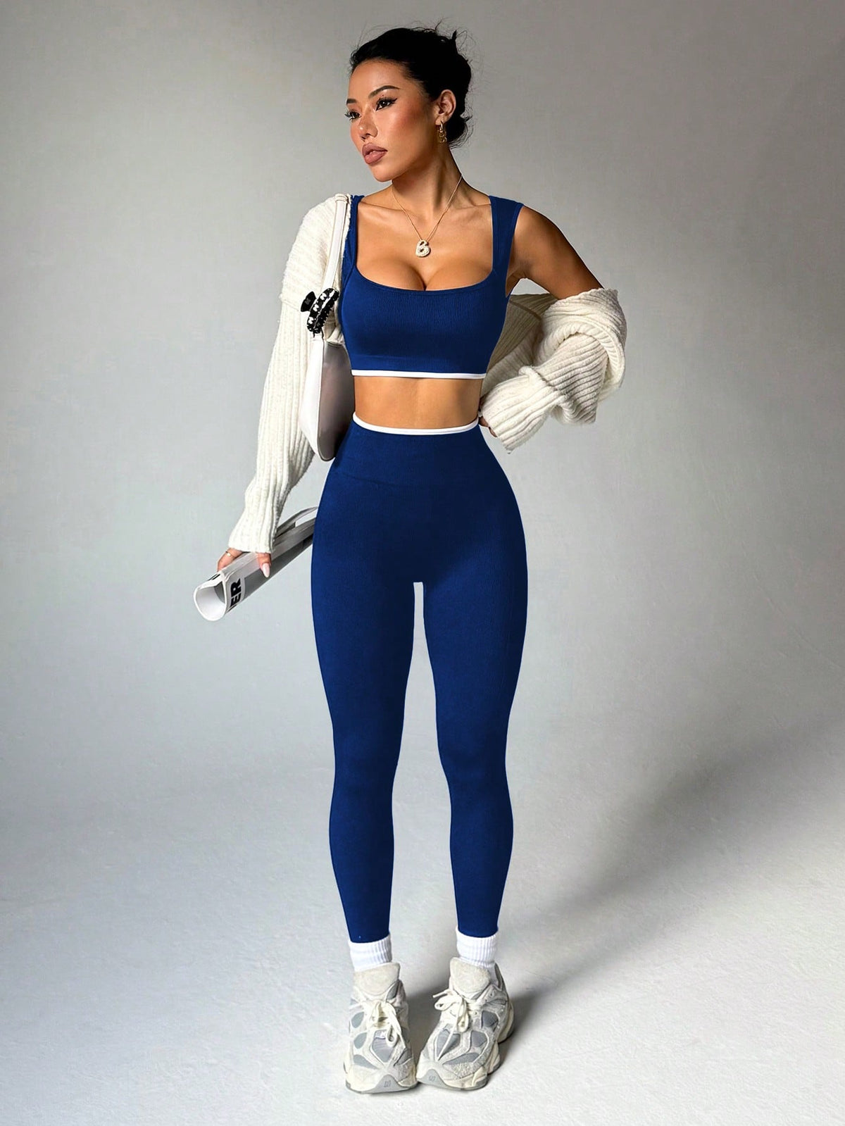 Dewbera Dewbera Conjunto Esportivo Feminino com Regata Cropped Listrada em Blocos de Cor e Legging