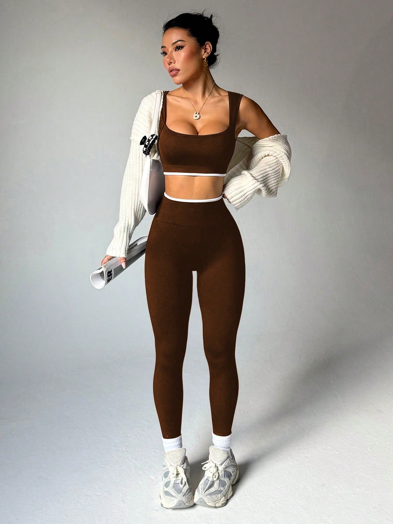 Dewbera Dewbera Conjunto Esportivo Feminino com Regata Cropped Listrada em Blocos de Cor e Legging