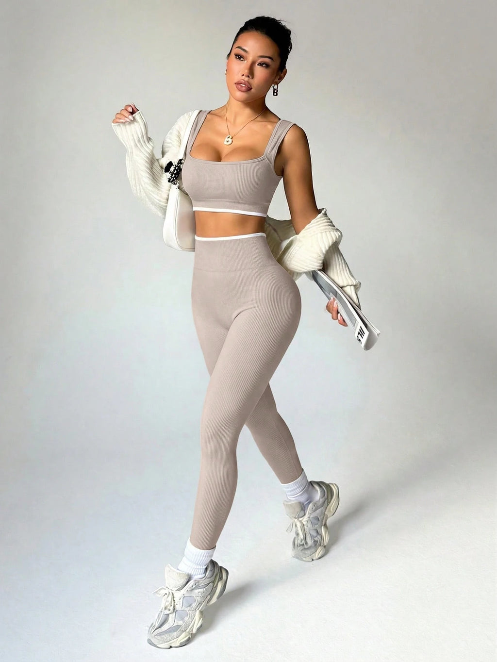 Dewbera Dewbera Conjunto Esportivo Feminino com Regata Cropped Listrada em Blocos de Cor e Legging