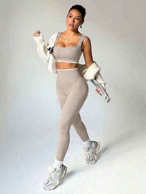 Dewbera Dewbera Conjunto Esportivo Feminino com Regata Cropped Listrada em Blocos de Cor e Legging