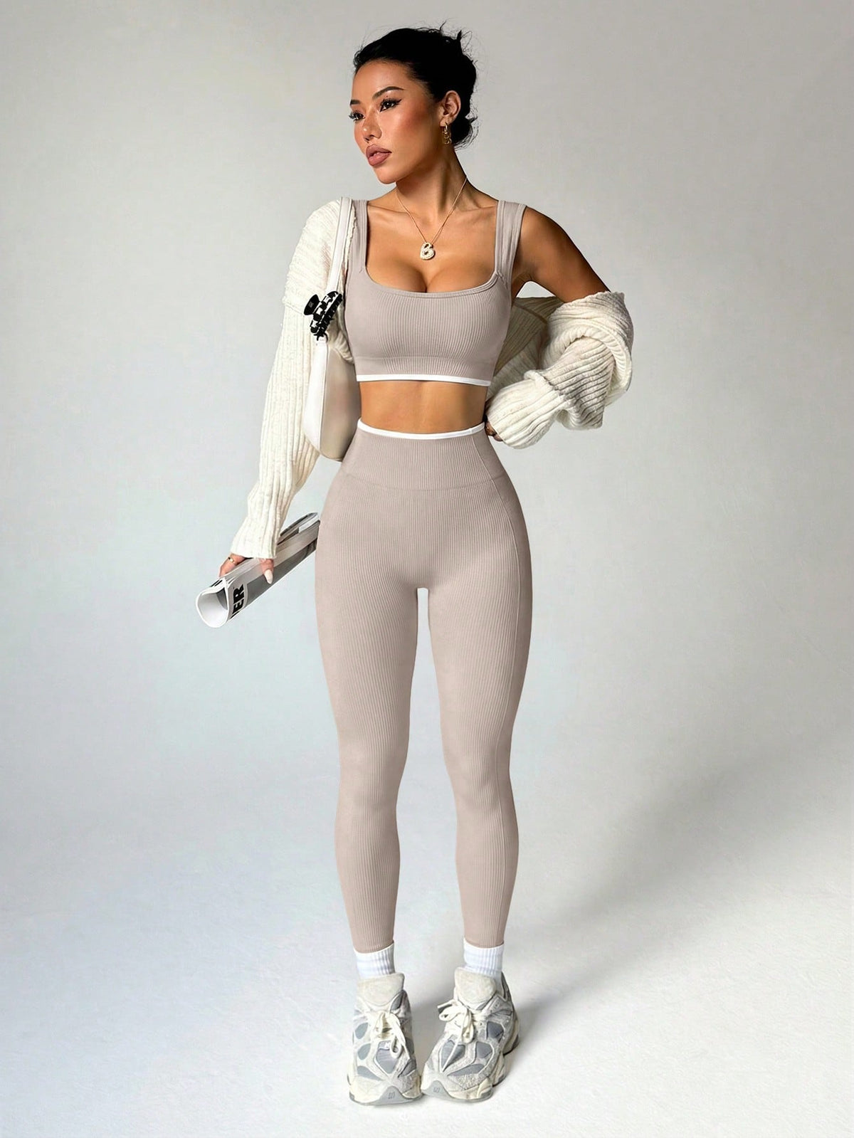 Dewbera Dewbera Conjunto Esportivo Feminino com Regata Cropped Listrada em Blocos de Cor e Legging