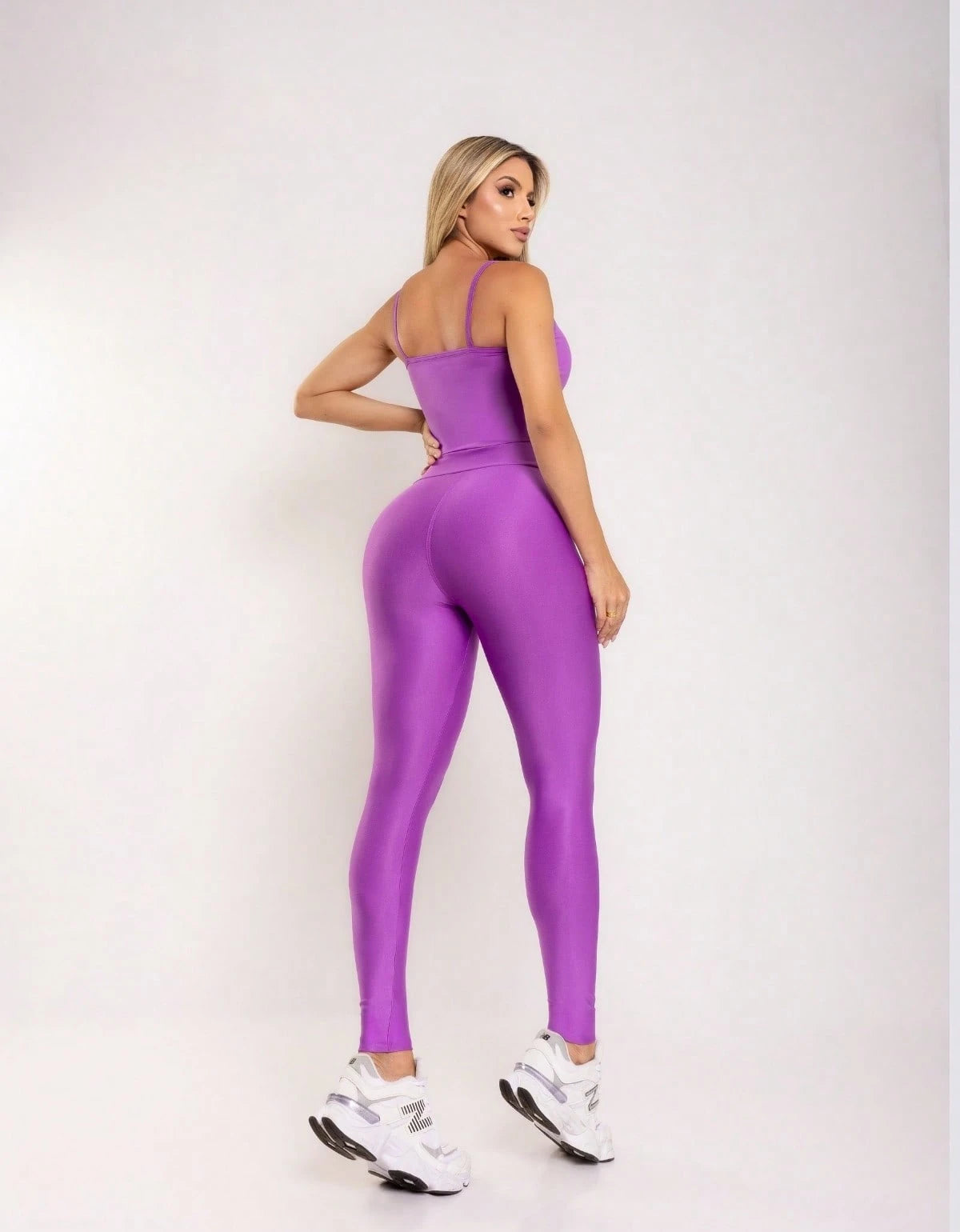 Kit 3 Peças Conjunto de Roupas Esportivas Fitnes Feminino Calça Legging Cintura Alta + Top com Bojo Removivel Zero Transparência + Regata Academia Dry Fit Ideal Treino Malhar Corrida
