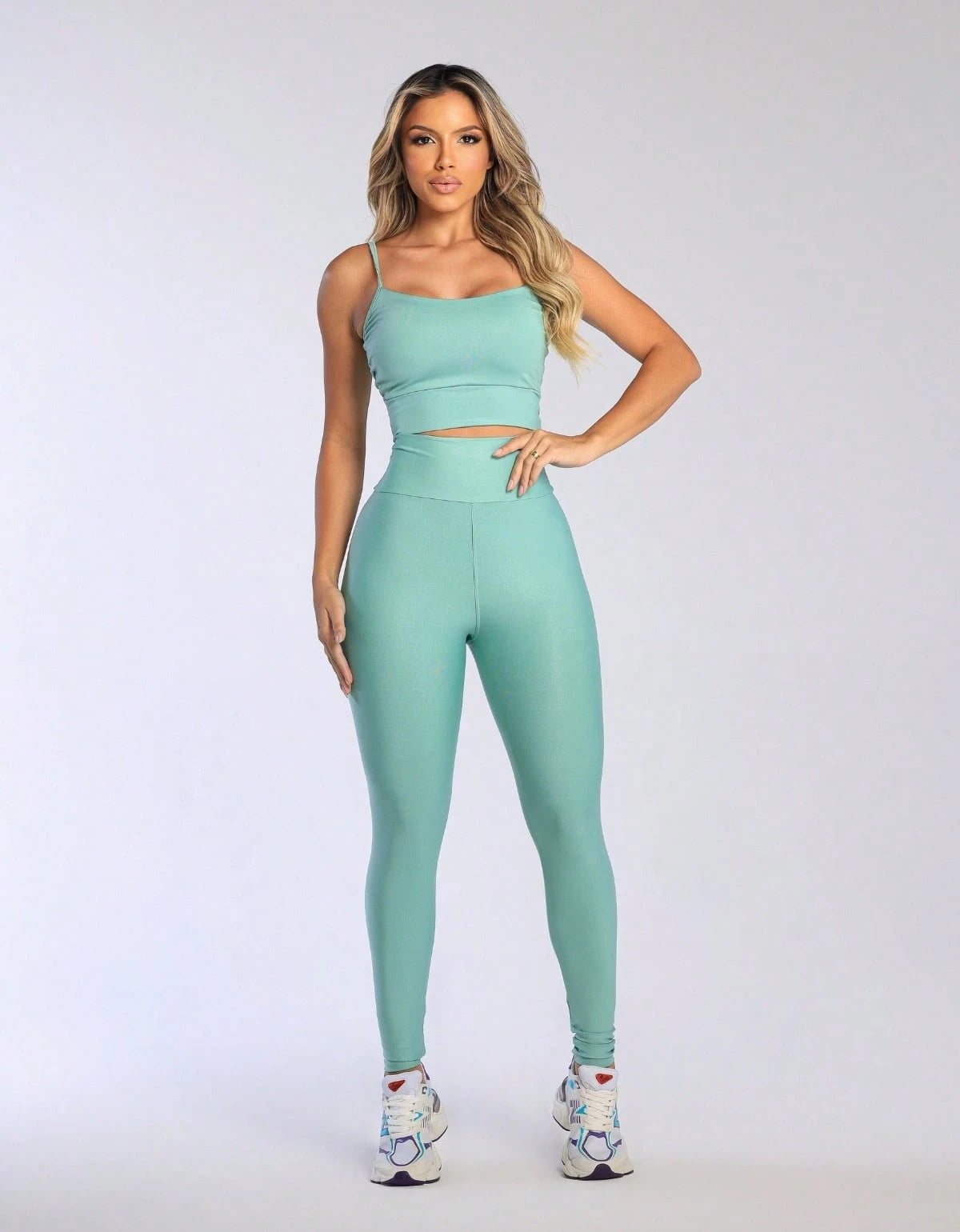Kit 3 Peças Conjunto de Roupas Esportivas Fitnes Feminino Calça Legging Cintura Alta + Top com Bojo Removivel Zero Transparência + Regata Academia Dry Fit Ideal Treino Malhar Corrida