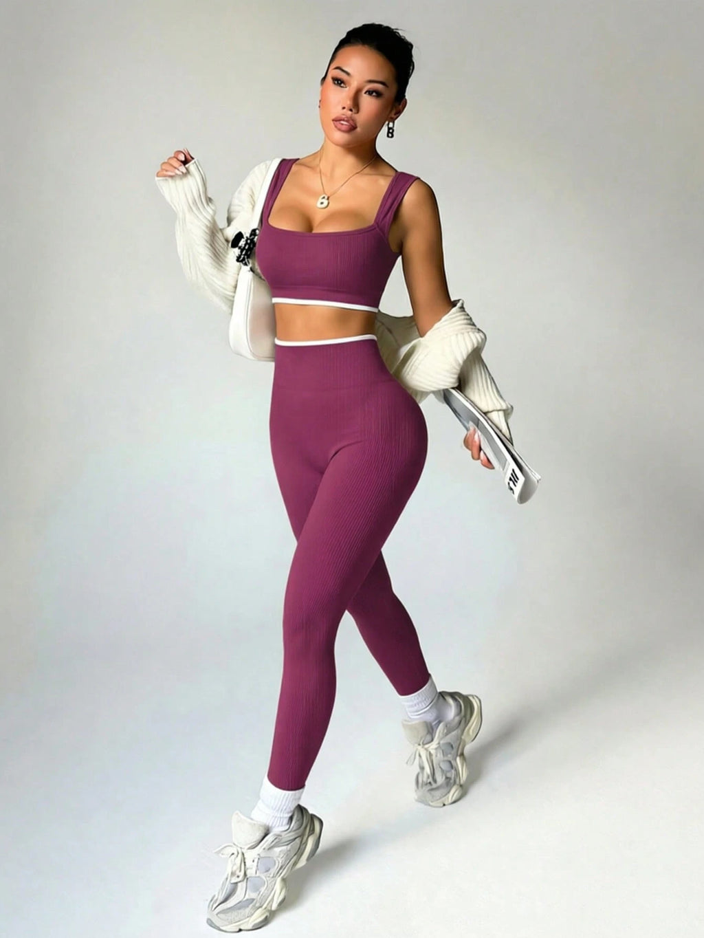Dewbera Dewbera Conjunto Esportivo Feminino com Regata Cropped Listrada em Blocos de Cor e Legging